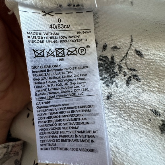 Flattering Summer dress 🤍white with little black flowers Banana Republic size 0 - Picture 8 of 8